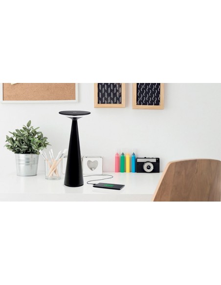Ai Lati Light Dama Pro lampada da tavolo moderna con USB finitura nera